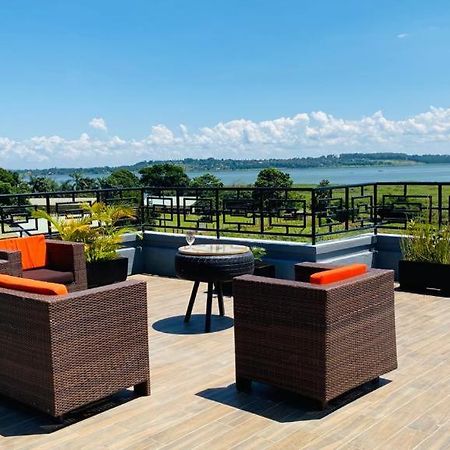 Nimaro Courts Hotel Entebbe Eksteriør billede