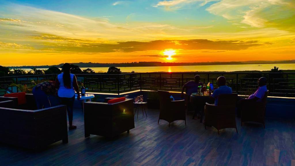 Nimaro Courts Hotel Entebbe Eksteriør billede