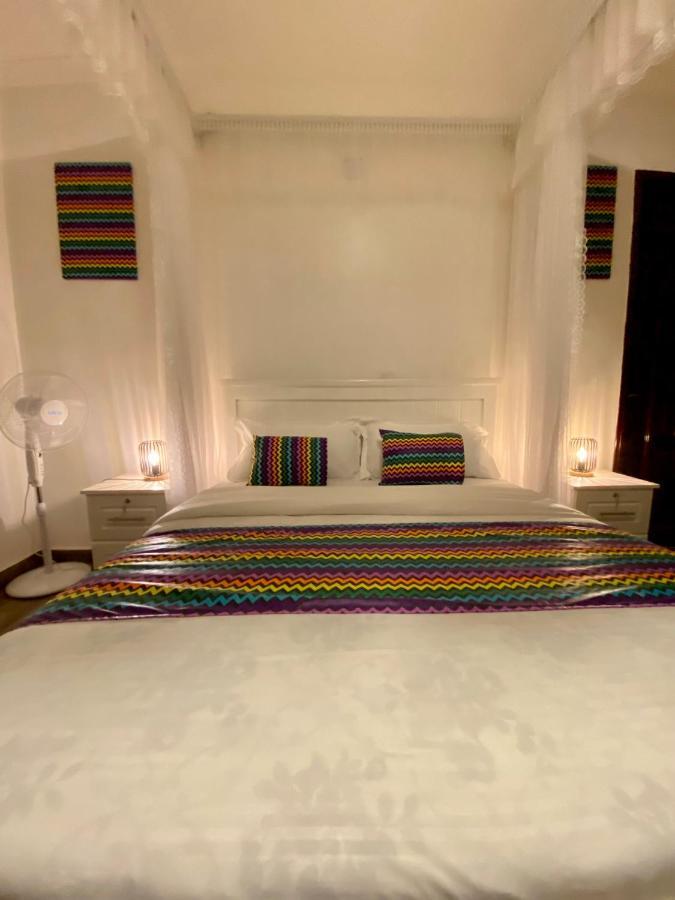 Nimaro Courts Hotel Entebbe Eksteriør billede