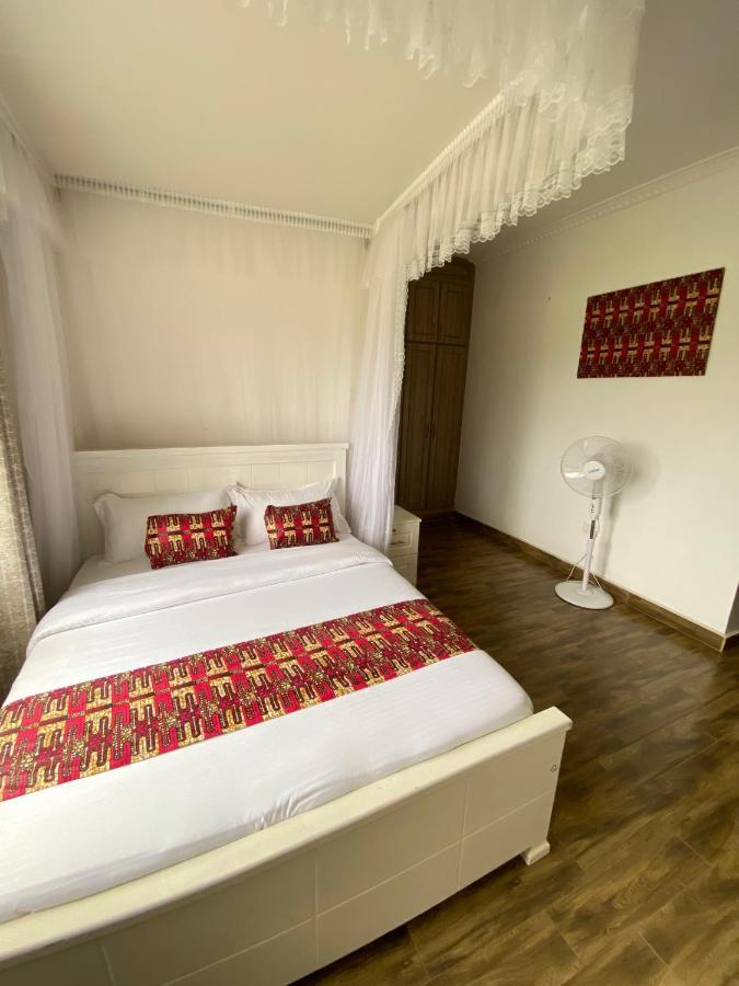 Nimaro Courts Hotel Entebbe Eksteriør billede