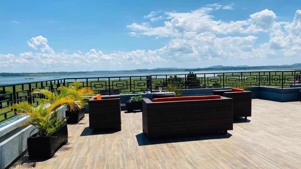 Nimaro Courts Hotel Entebbe Eksteriør billede