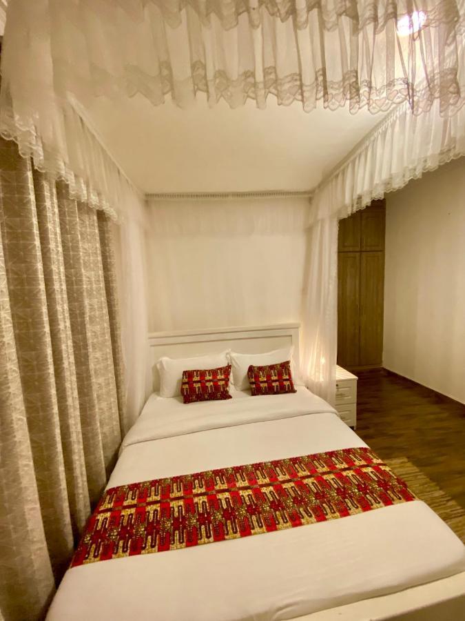 Nimaro Courts Hotel Entebbe Eksteriør billede