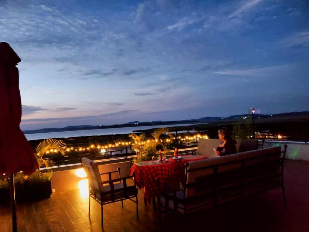 Nimaro Courts Hotel Entebbe Eksteriør billede