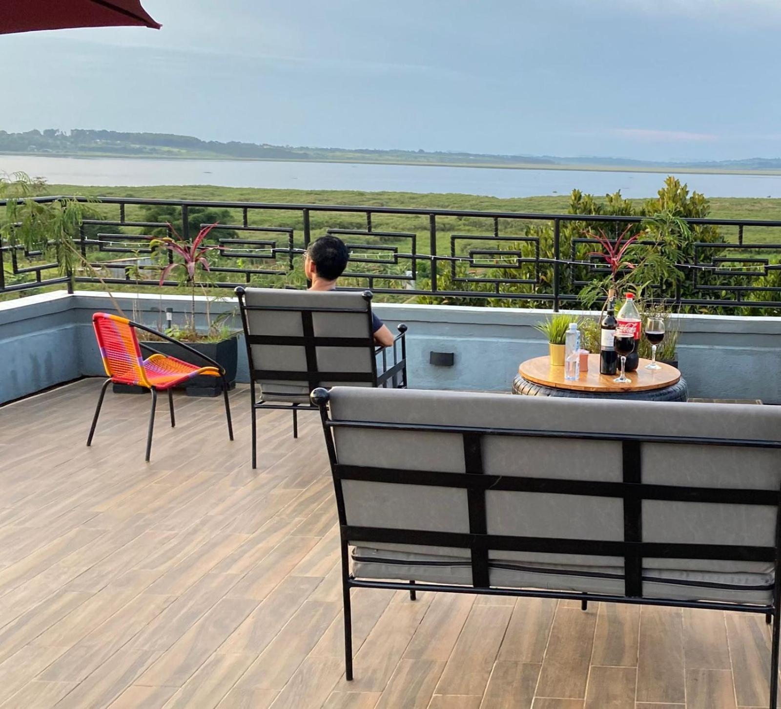 Nimaro Courts Hotel Entebbe Eksteriør billede