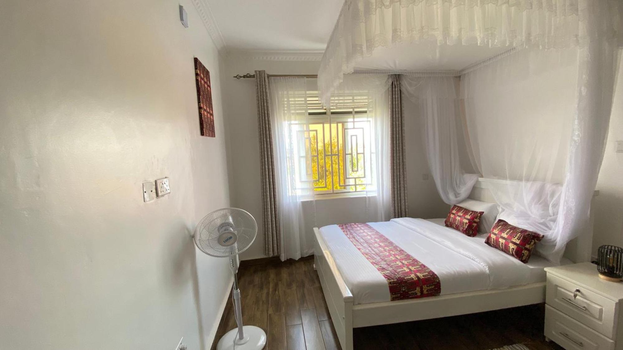 Nimaro Courts Hotel Entebbe Eksteriør billede