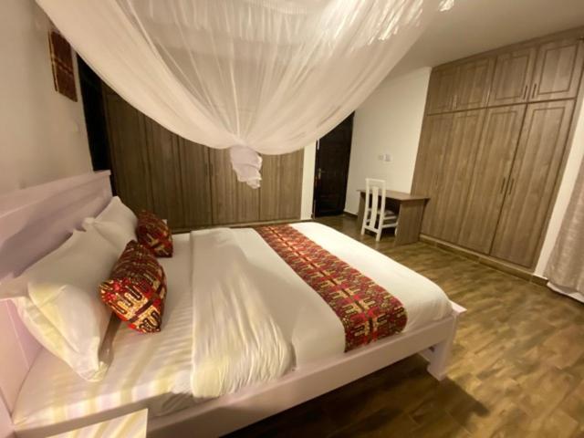 Nimaro Courts Hotel Entebbe Eksteriør billede