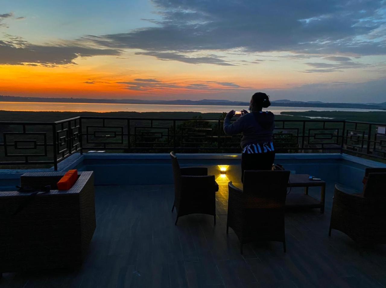 Nimaro Courts Hotel Entebbe Eksteriør billede